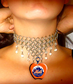 Mets fancy choker