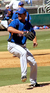 Scott Schoeneweis pitching for the Mets